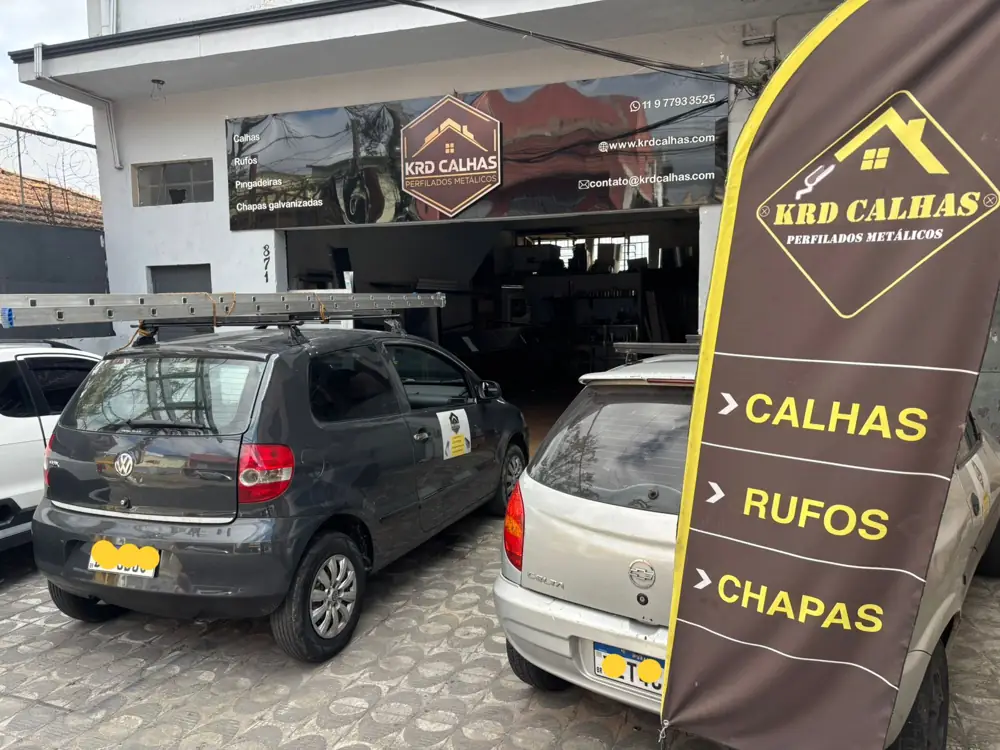 Fachada da fábrica da KRD Calhas